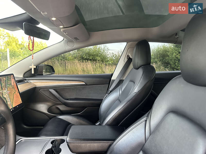 Седан Tesla Model 3 2022 в Івано-Франківську
