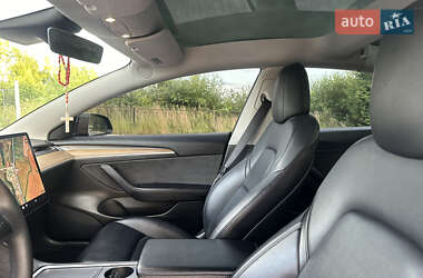 Седан Tesla Model 3 2022 в 