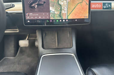 Седан Tesla Model 3 2022 в 