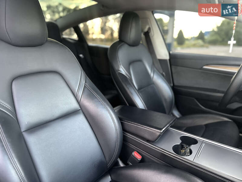Седан Tesla Model 3 2022 в Івано-Франківську