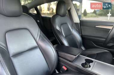 Седан Tesla Model 3 2022 в 
