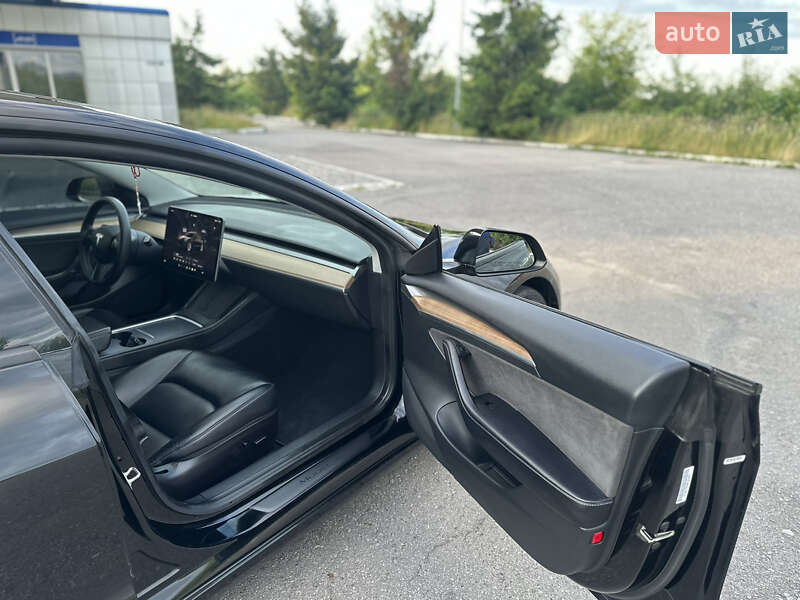 Седан Tesla Model 3 2022 в Івано-Франківську