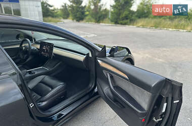 Седан Tesla Model 3 2022 в 