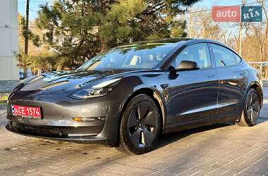 Седан Tesla Model 3 2022 в 