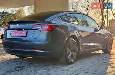 Седан Tesla Model 3 2022 в 