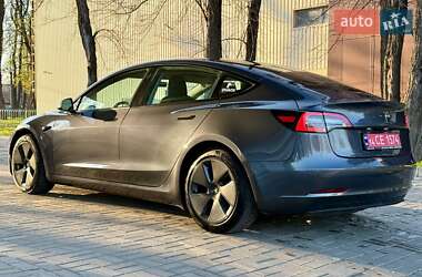 Седан Tesla Model 3 2022 в 