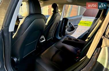 Седан Tesla Model 3 2022 в 