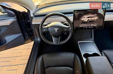 Седан Tesla Model 3 2022 в 