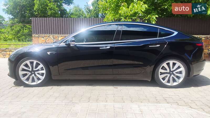 Седан Tesla Model 3 2019 в Вінниці