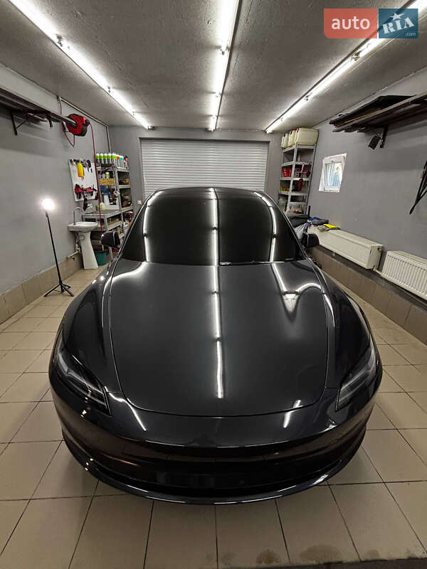 Седан Tesla Model 3 2024 в Чорноморську