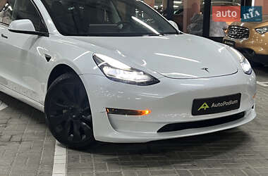 Седан Tesla Model 3 2023 в 