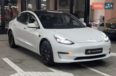 Седан Tesla Model 3 2023 в 