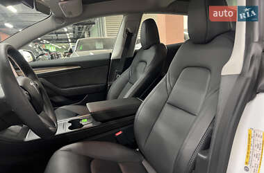Седан Tesla Model 3 2023 в 