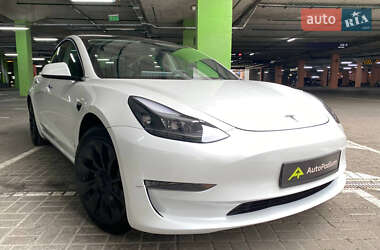 Седан Tesla Model 3 2023 в 