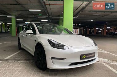 Седан Tesla Model 3 2023 в 
