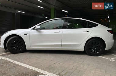 Седан Tesla Model 3 2023 в 