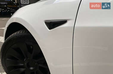 Седан Tesla Model 3 2023 в 