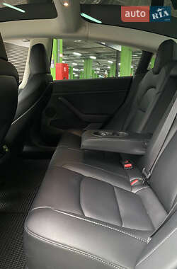 Седан Tesla Model 3 2023 в 