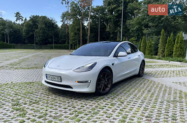 Седан Tesla Model 3 2021 в 