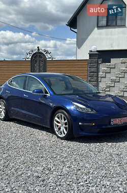 Седан Tesla Model 3 2020 в 