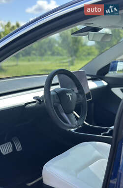 Седан Tesla Model 3 2020 в 