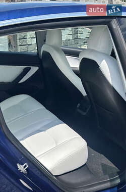 Седан Tesla Model 3 2020 в 