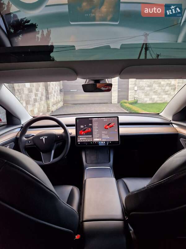 Седан Tesla Model 3 2021 в 