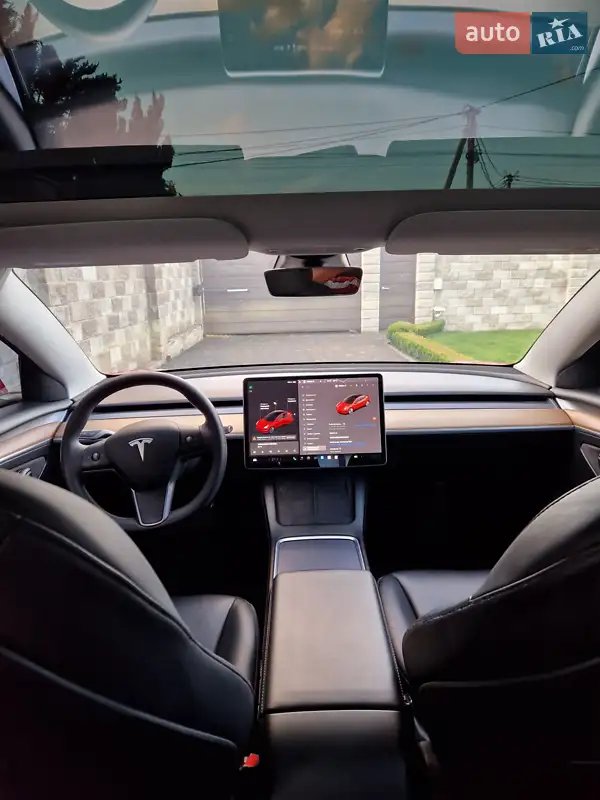 Седан Tesla Model 3 2021 в 