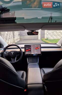 Седан Tesla Model 3 2021 в 