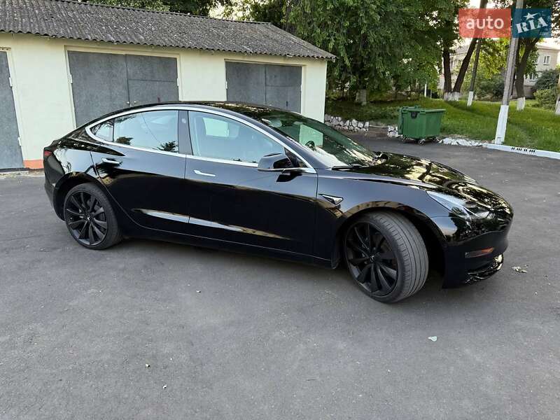Седан Tesla Model 3 2018 в Виннице