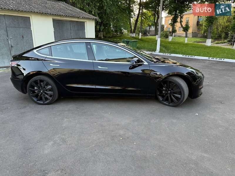 Седан Tesla Model 3 2018 в Виннице