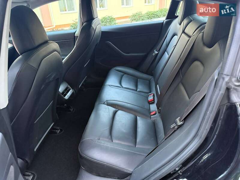 Седан Tesla Model 3 2018 в Виннице