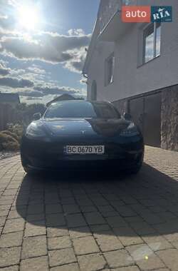 Седан Tesla Model 3 2021 в 