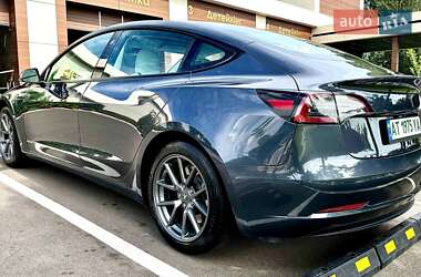 Седан Tesla Model 3 2022 в 