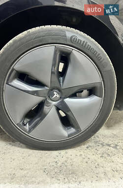 Седан Tesla Model 3 2019 в 