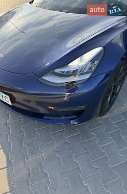 Седан Tesla Model 3 2020 в 