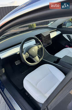 Седан Tesla Model 3 2020 в 