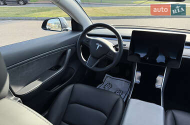 Седан Tesla Model 3 2019 в 