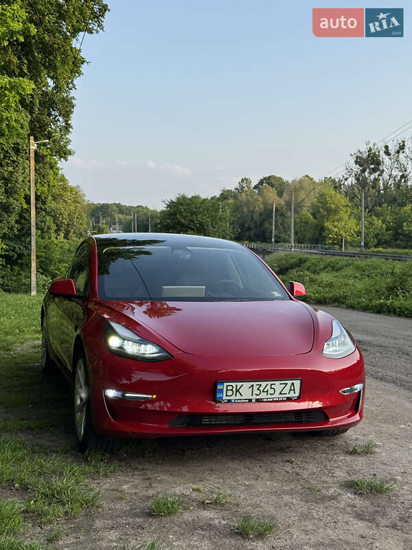 Седан Tesla Model 3 2022 в Ровно