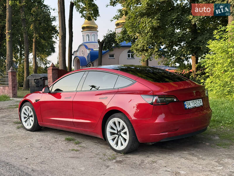 Седан Tesla Model 3 2022 в Ровно