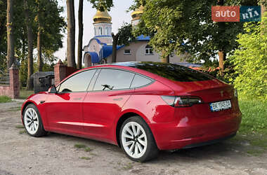 Седан Tesla Model 3 2022 в 