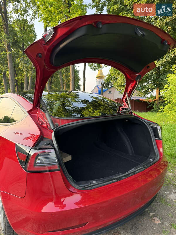 Седан Tesla Model 3 2022 в Ровно
