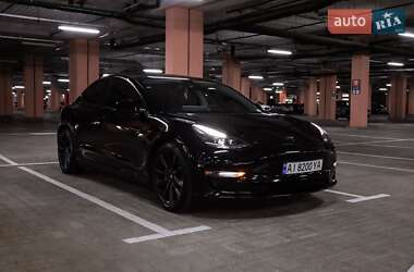 Седан Tesla Model 3 2023 в 