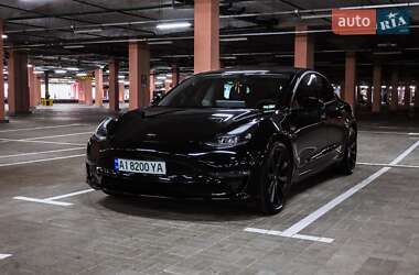Седан Tesla Model 3 2023 в 