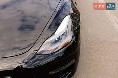 Седан Tesla Model 3 2023 в 