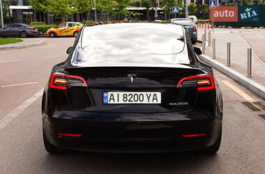 Седан Tesla Model 3 2023 в 