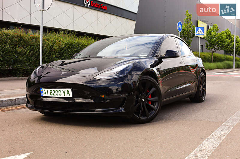 Седан Tesla Model 3 2023 в 