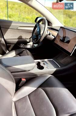 Седан Tesla Model 3 2023 в 