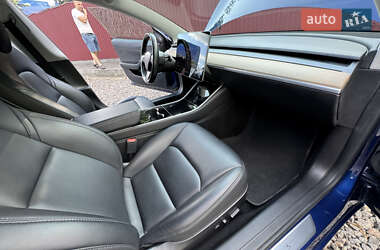 Седан Tesla Model 3 2019 в 