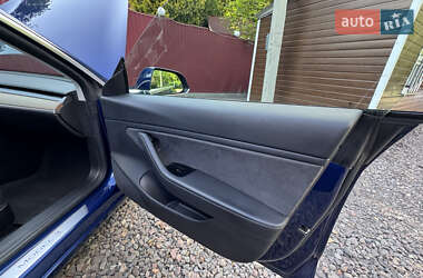 Седан Tesla Model 3 2019 в 